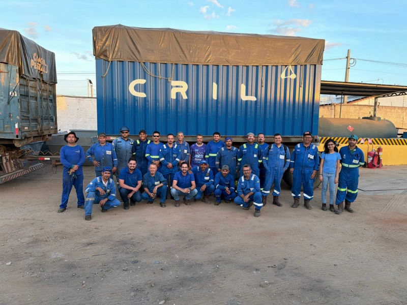 Equipe de colaboradores da Cril reunida